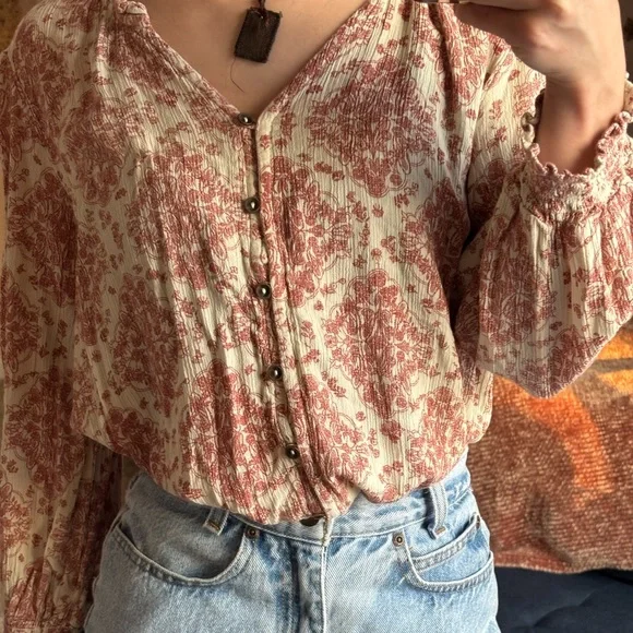 Vintage-Inspired Floral Blouse - Cream and Red - Picture 1 of 4